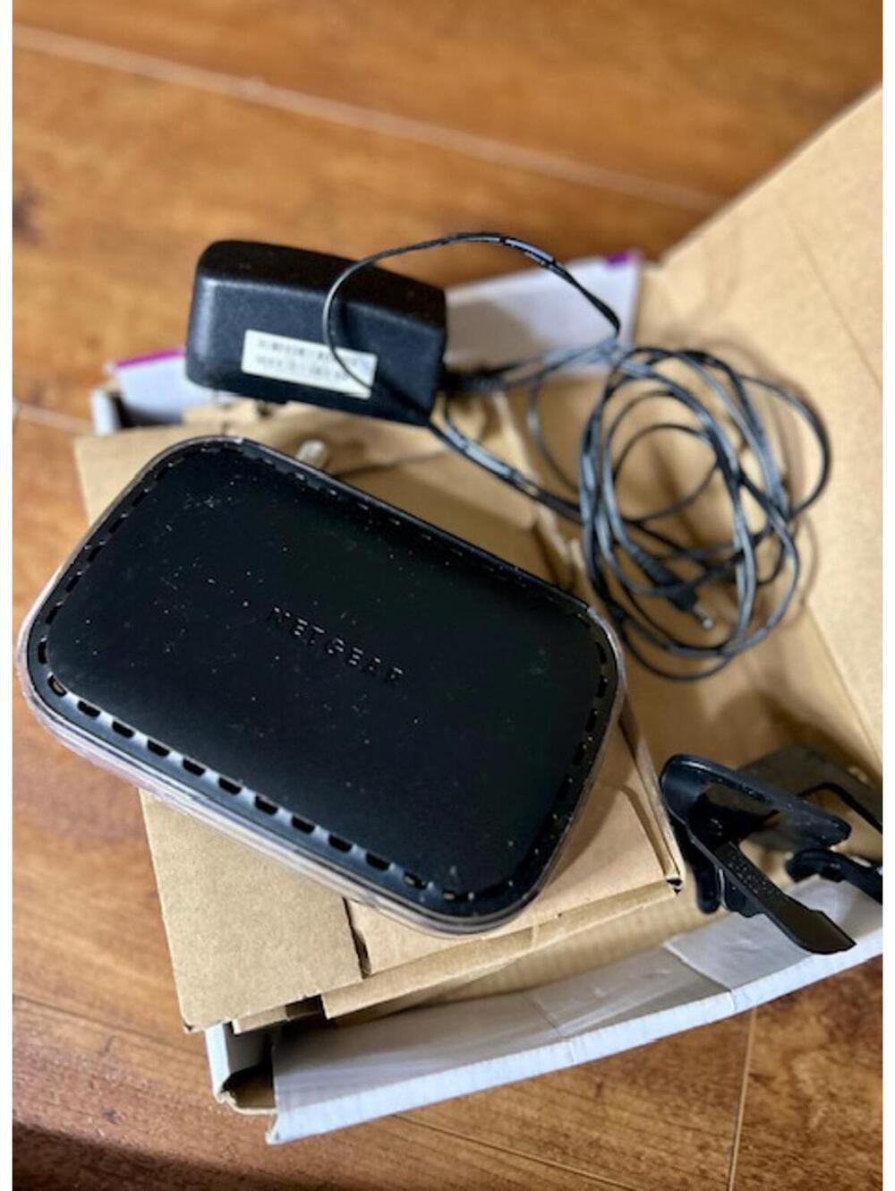 Netgear CM400 High Speed Cable Modem DOCSIS 3.0 - Picture 2 of 6